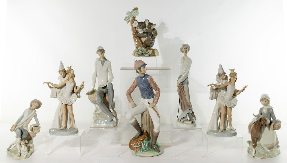Lot 386: Lladro Figurine Assortment