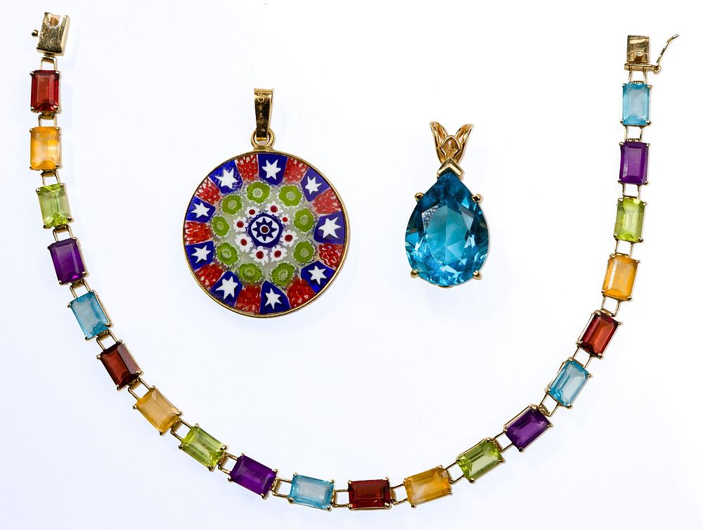 Lot 520: 18k and 14k Gold Pendant and Bracelet Assortment