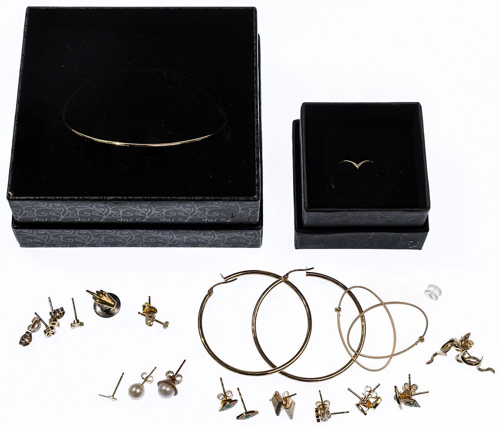 Lot 523: 18k and 14k Yellow Gold Jewelry Assortment
