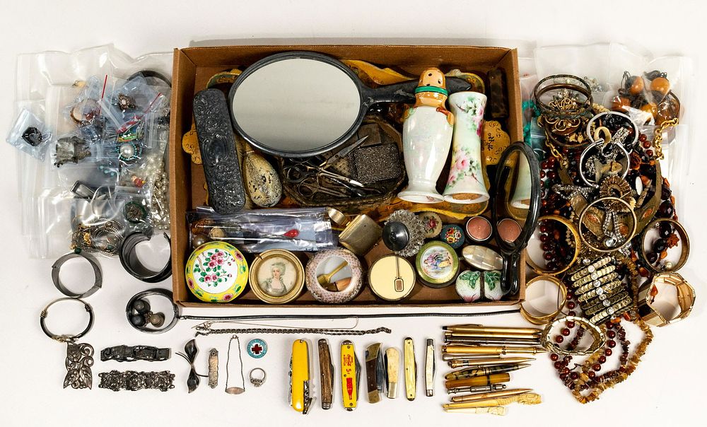 Lot 607: Gold, Silver, Costume Jewelry and Vanity Assortment