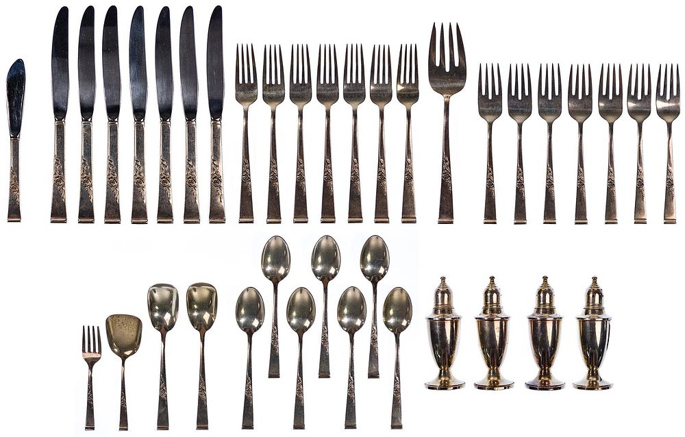 Lot 621: Reed and Barton Sterling Silver 'Classic Rose' Flatware