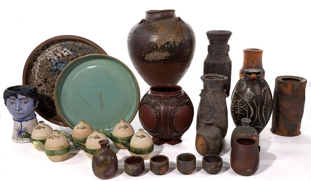 Lot 275: Pottery Assortment