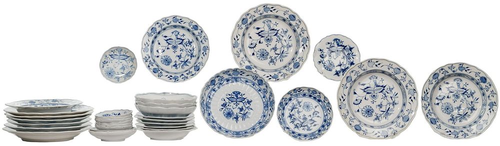 Lot 287: Meissen Blue and White China Assortment
