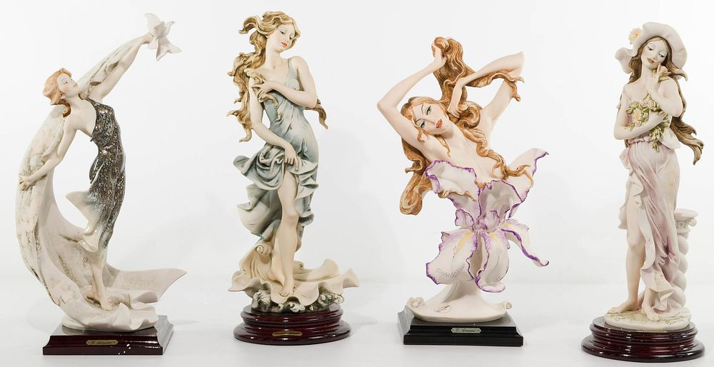 Lot 317: Giuseppe Armani Florence Figurine Assortment