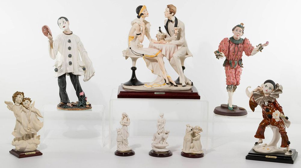 Lot 318: Giuseppe Armani Florence Figurine Assortment