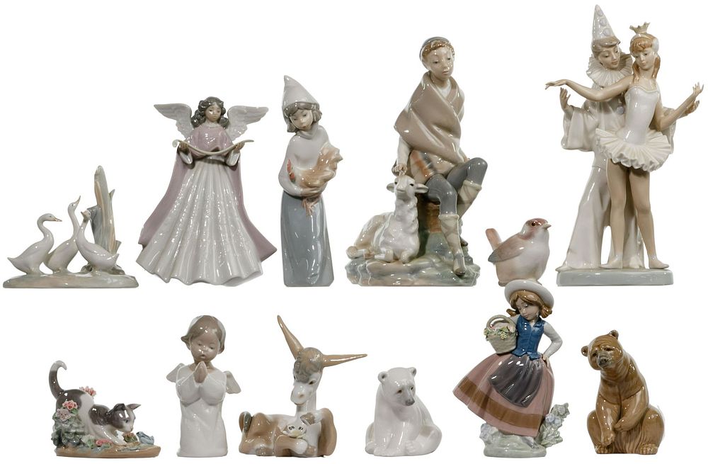 Lot 319: Lladro Figurine Assortment