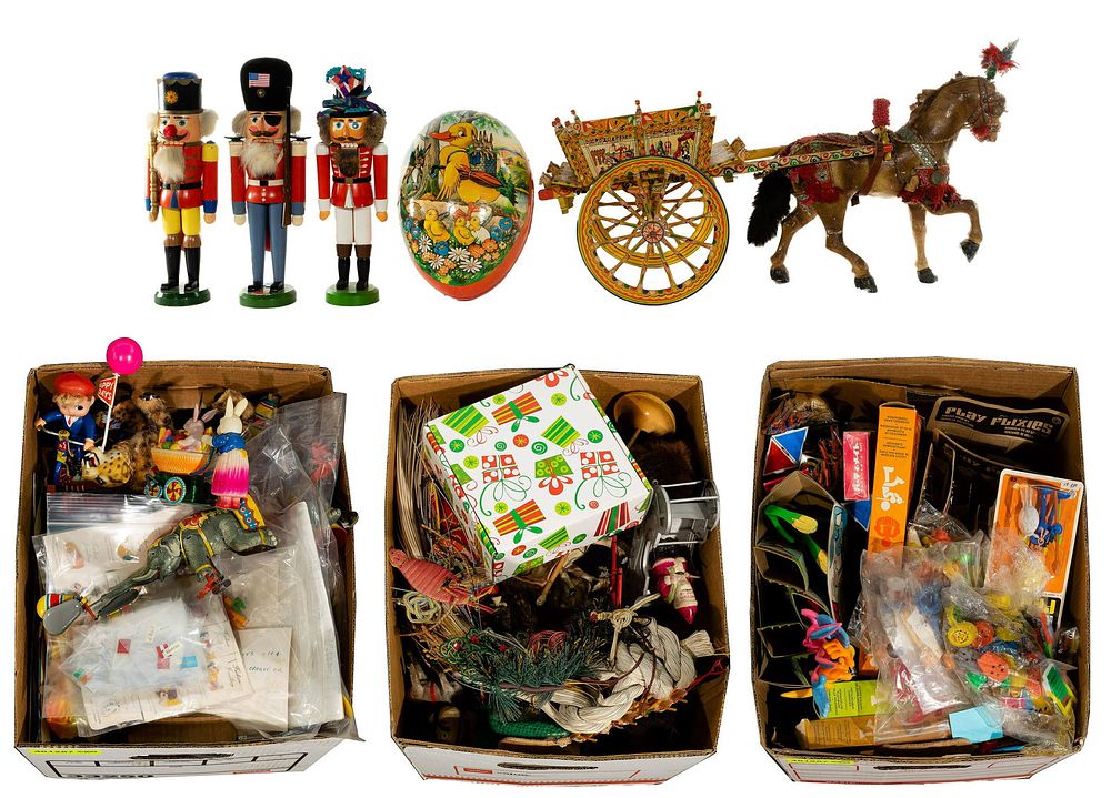 Lot 359: Toy and Holiday Assortment