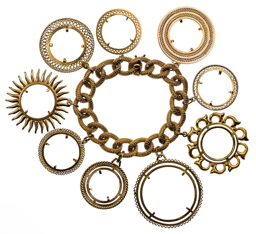 Lot 379: 18k Yellow Gold Bracelet