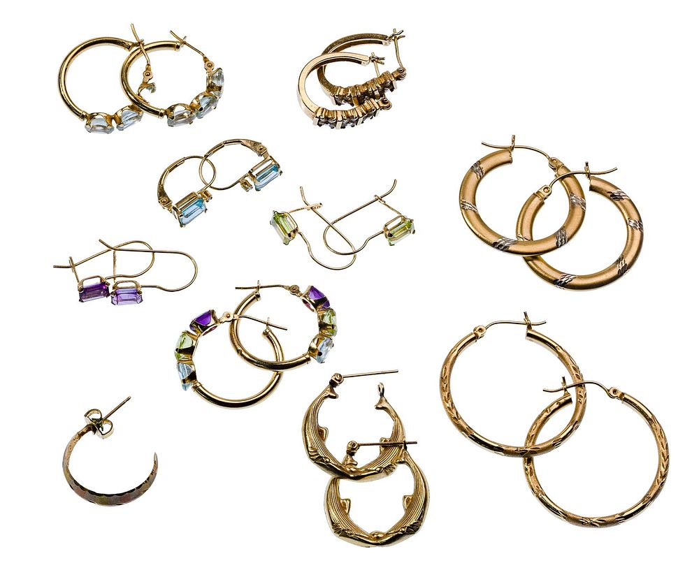 Lot 398: 14k Yellow Gold Earring Assortment