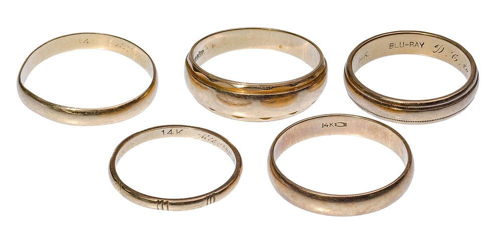 Lot 407: 14k Yellow Gold Ring Assortment