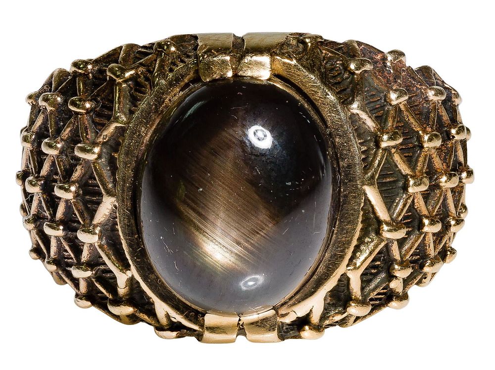 Lot 412: 14k Yellow Gold and Cat Eye Ring