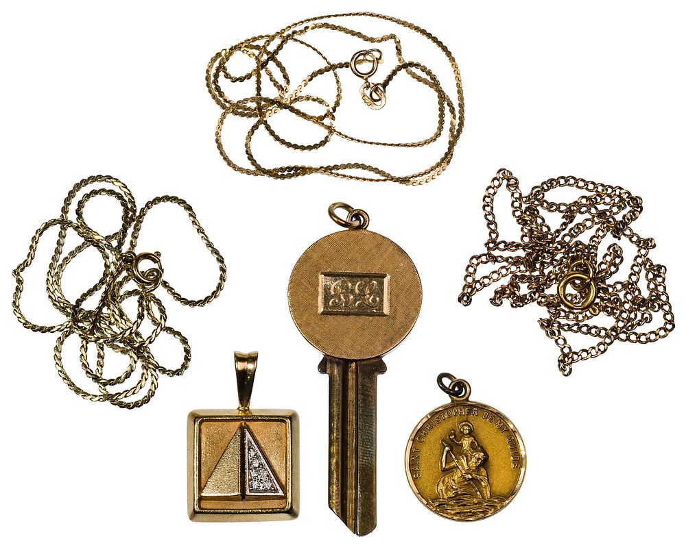 Lot 415: 14k Yellow Gold Pendant and Necklace Assortment