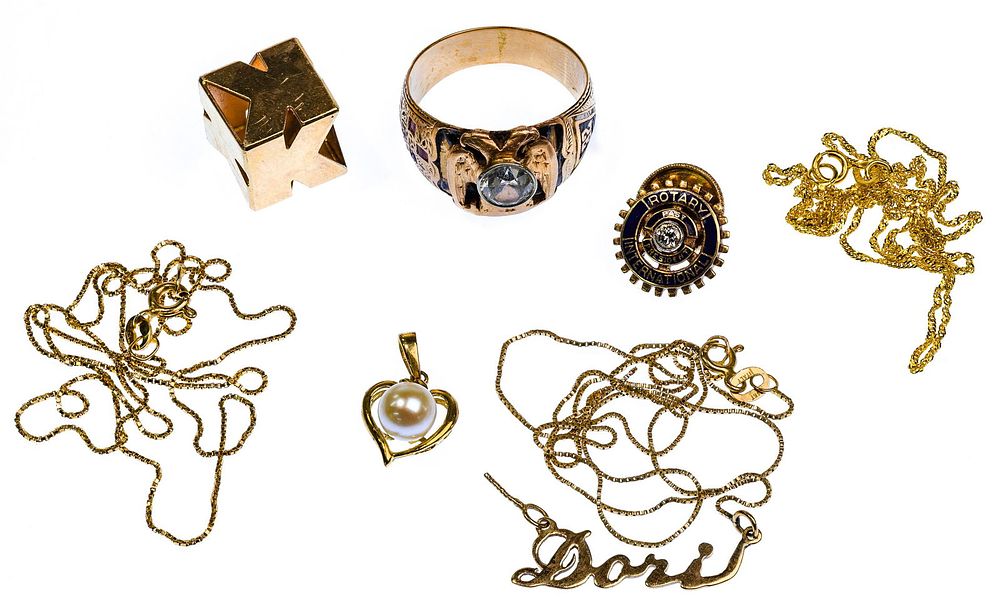 Lot 422: 14k Yellow Gold Jewelry Assortment