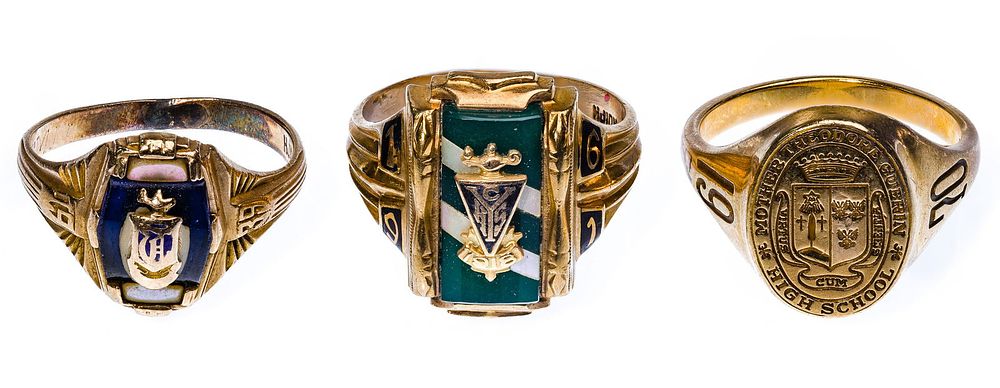 Lot 437: 10k Yellow Gold School Rings