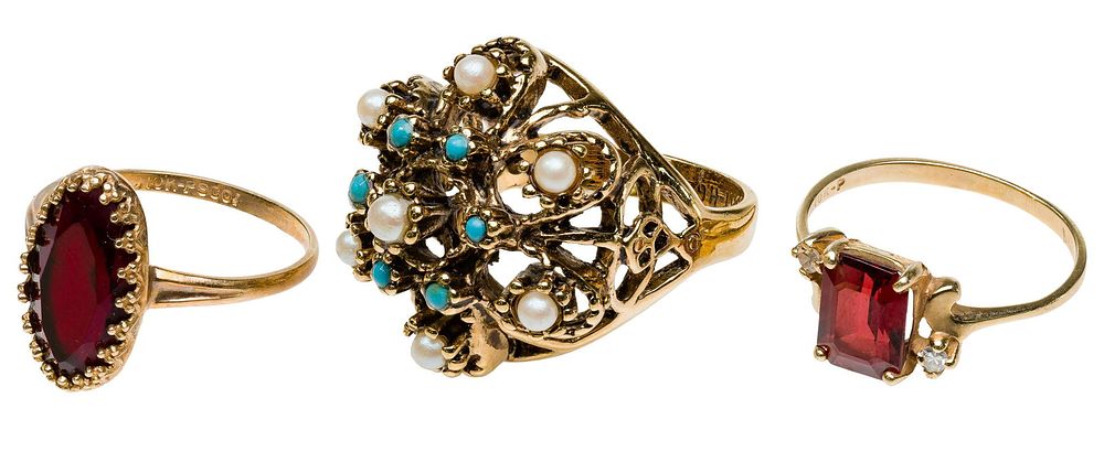 Lot 438: 10k Yellow Gold Rings