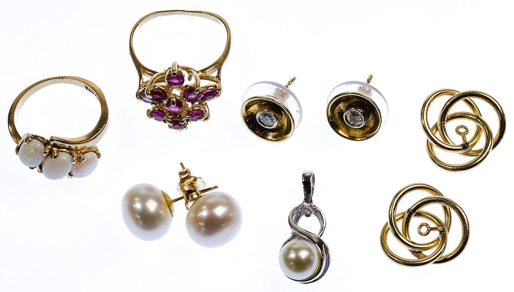 Lot 443: 14k and 10k Gold Jewelry Assortment
