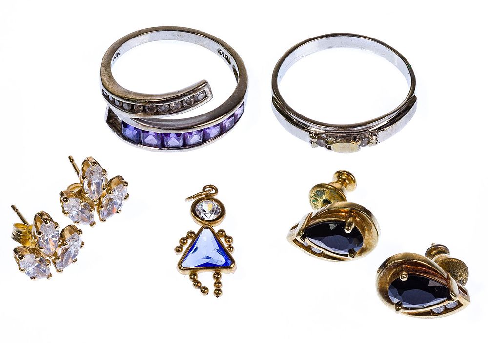 Lot 444: 14k and 10k Gold Jewelry Assortment