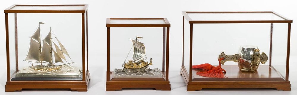 Lot 540: Cased Silver Object Assortment