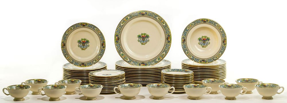 Lot 228: Lenox 'Autumn' Porcelain Dinner Service for Twelve