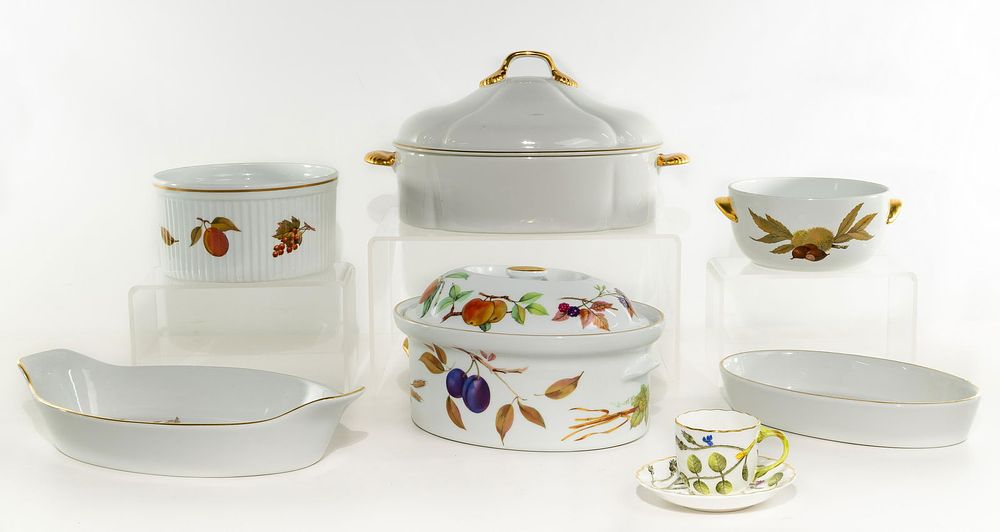 Lot 232: Royal Worcester 'Evesham Gold' Ovenware Assortment