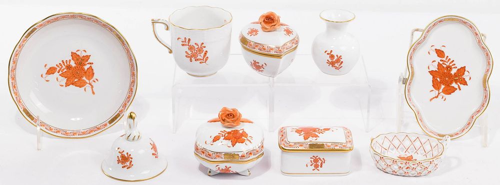 Lot 234: Herend 'Chinese Bouquet Rust' Porcelain Assortment