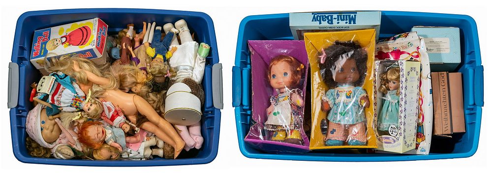 Lot 325: Doll Assortment