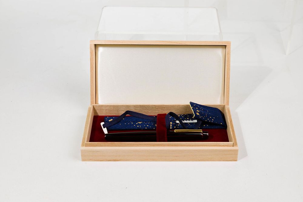 Lot 328: Nayaka Decopod Pen