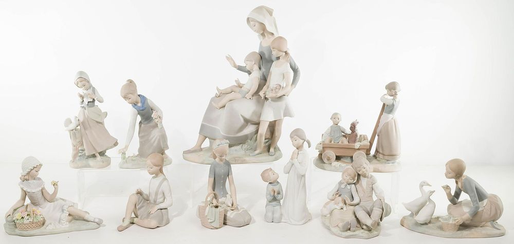 Lot 342: Lladro Figurine Assortment