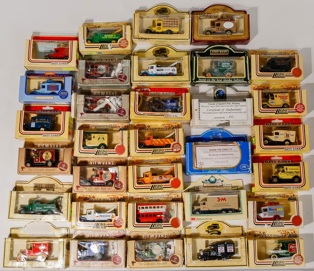 Lot 367: 1:43 Scale Model Car Assortment