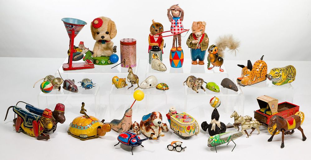 Lot 370: Animal Tin Toy Assortment