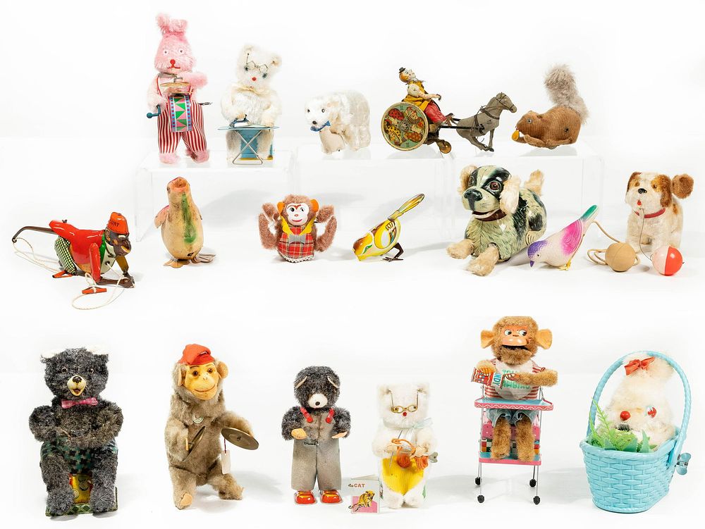 Lot 373: Boxed Animal Mechanical Toy Assortment