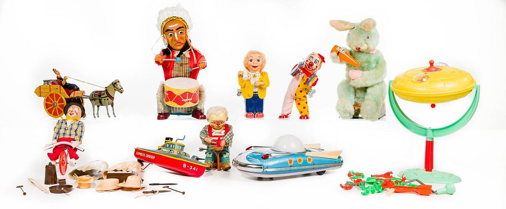 Lot 374: Boxed Mechanical Tin Toy Assortment