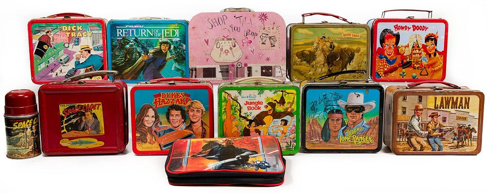 Lot 399: Lunchbox Assortment