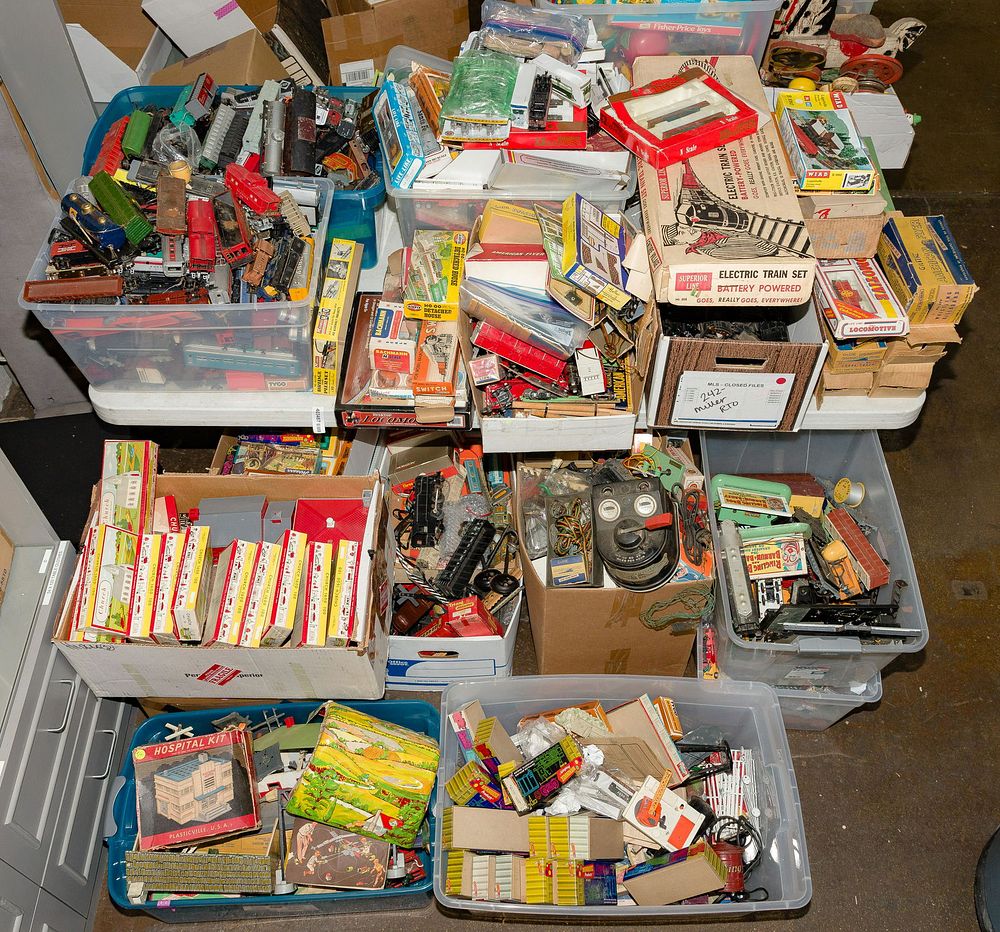 Lot 417: Model Train Assortment