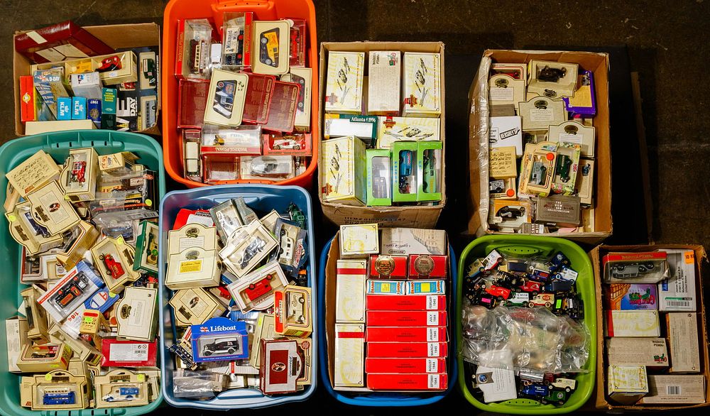 Lot 424: Scale Model Car Assortment