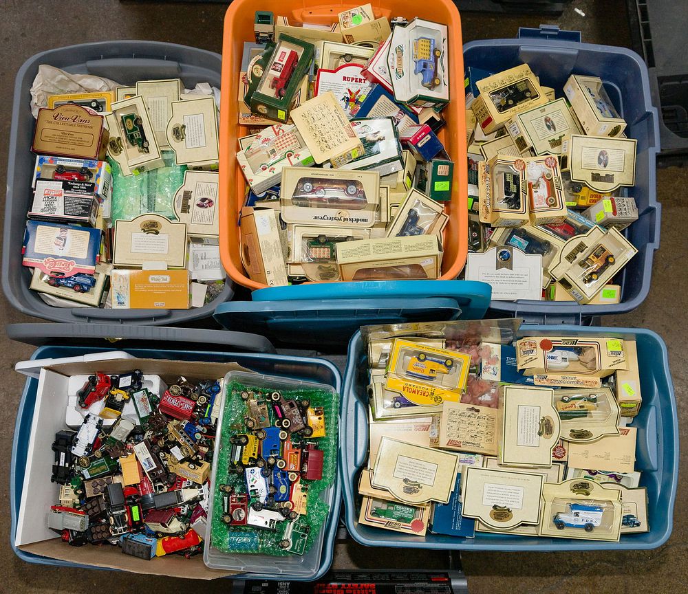 Lot 426: Scale Model Toy Assortment