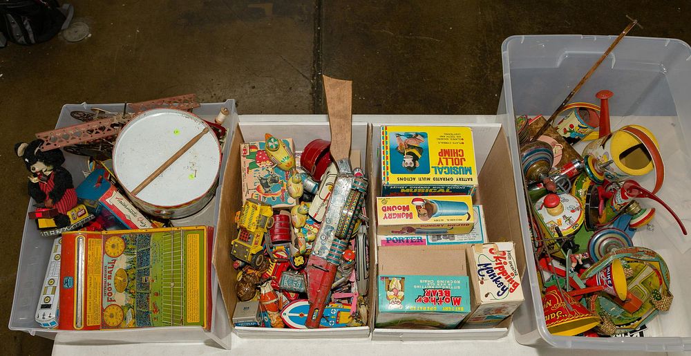 Lot 428: Tin and Mechanical Toy Assortment