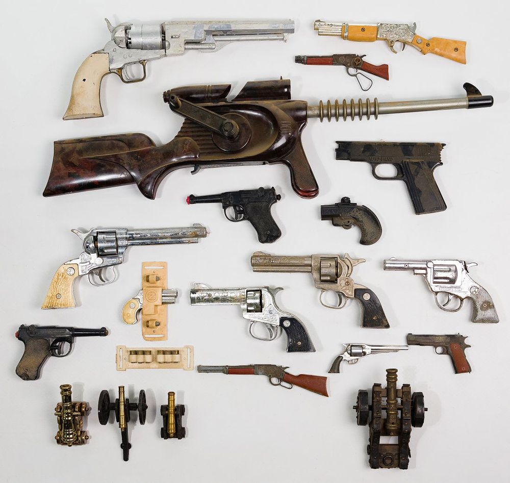 Lot 438: Toy Gun Assortment