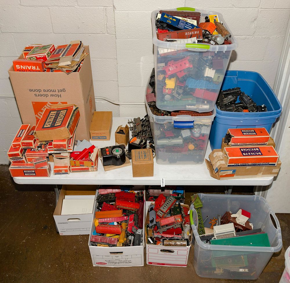 Lot 445: Lionel Model Train Assortment