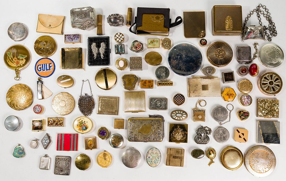 Lot 461: Compact Assortment