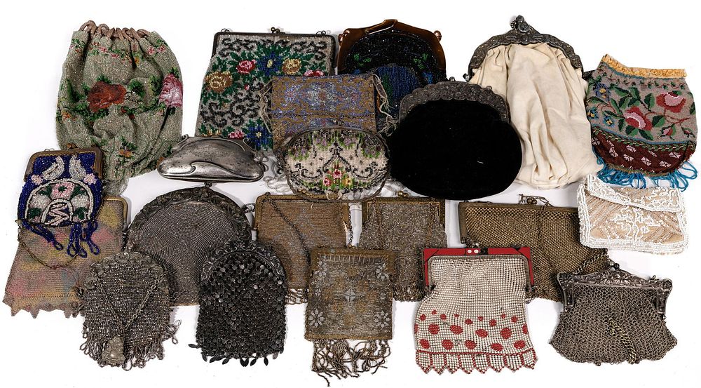 Lot 463: Beaded Purse Assortment