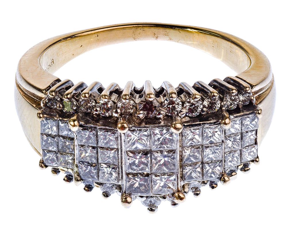 Lot 487: 14k Gold and Diamond Ring