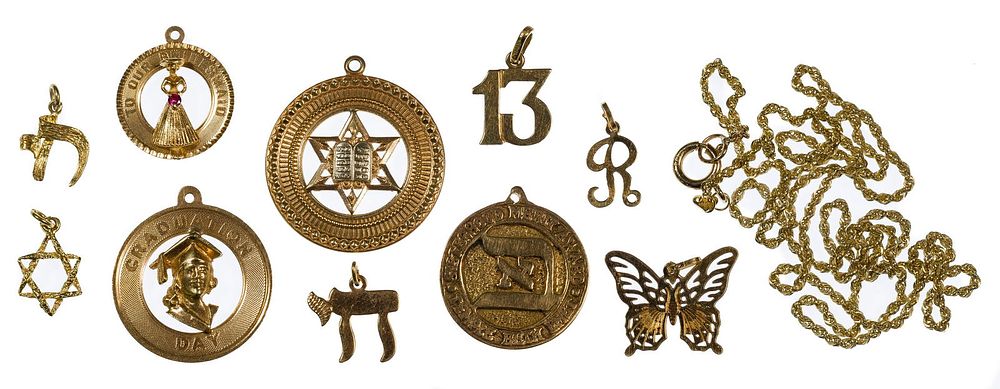 Lot 492: 14k Yellow Gold Necklace, Pendant and Charm Assortment