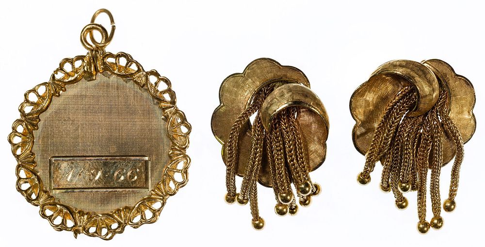 Lot 498: 14k Yellow Gold Jewelry Assortment