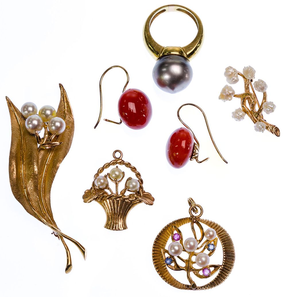 Lot 499: 14k Yellow Gold Jewelry Assortment