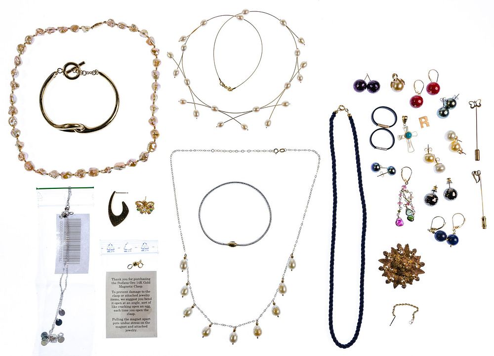Lot 511: 14k and 10k Gold Jewelry Assortment