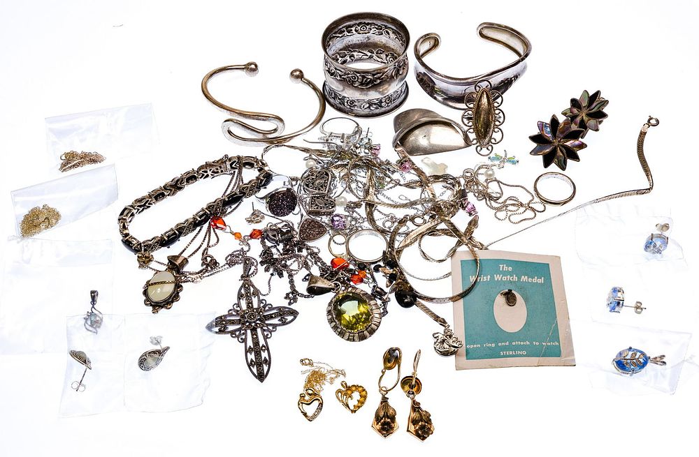 Lot 512: 14k and 10k Yellow Gold and Sterling Silver Jewelry