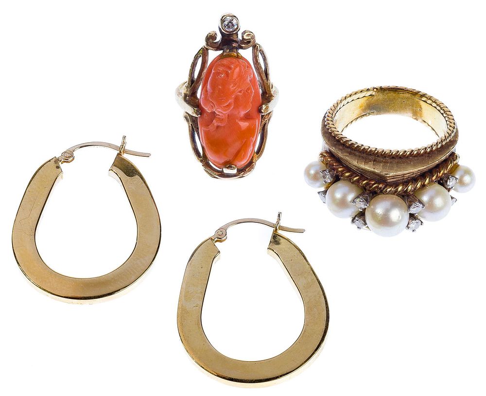 Lot 513: 14k and 10k Yellow Gold Jewelry Assortment