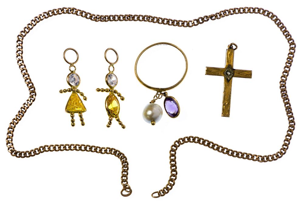 Lot 514: 14k and 10k Yellow Gold Jewelry Assortment