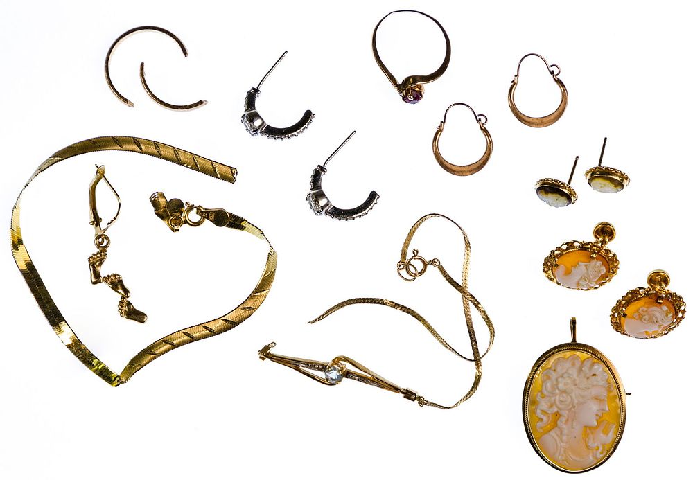 Lot 519: Gold Jewelry Assortment